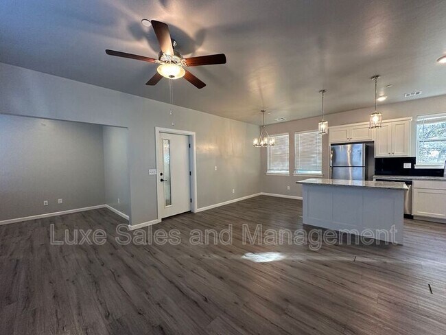 Foto del edificio - 1138 N Blackwelder Ave