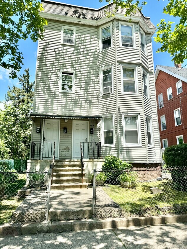 Primary Photo - 247 W Ivy St