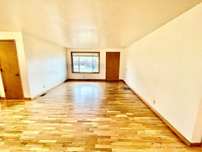 Foto del edificio - We have the wonderful 3 bed/2 bath you’ve ...