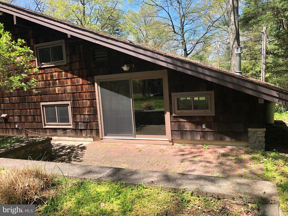 Primary Photo - 165 Church Rd