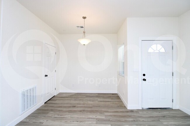 Foto del edificio - 1306 E Purdue Ave