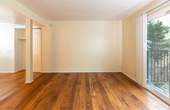 Building Photo - Lookout Pointe