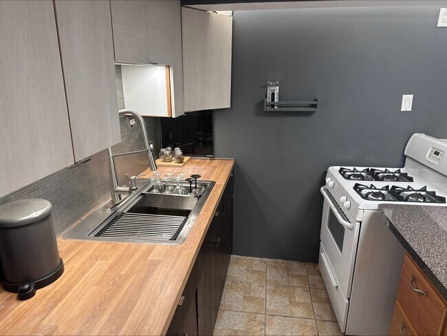 Foto del edificio - 3318 W Pierce Ave