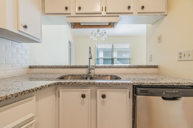Building Photo - 5030 Terrace Palms Cir