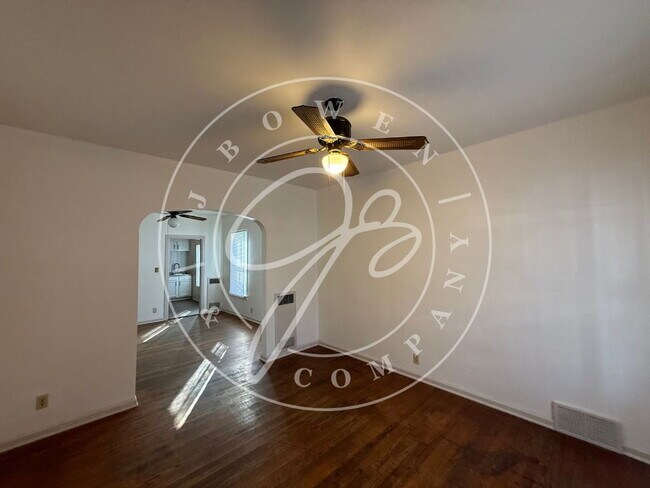 Foto del edificio - Cozy 2-Bed Home with Gleaming Hardwood Floors in Toledo!