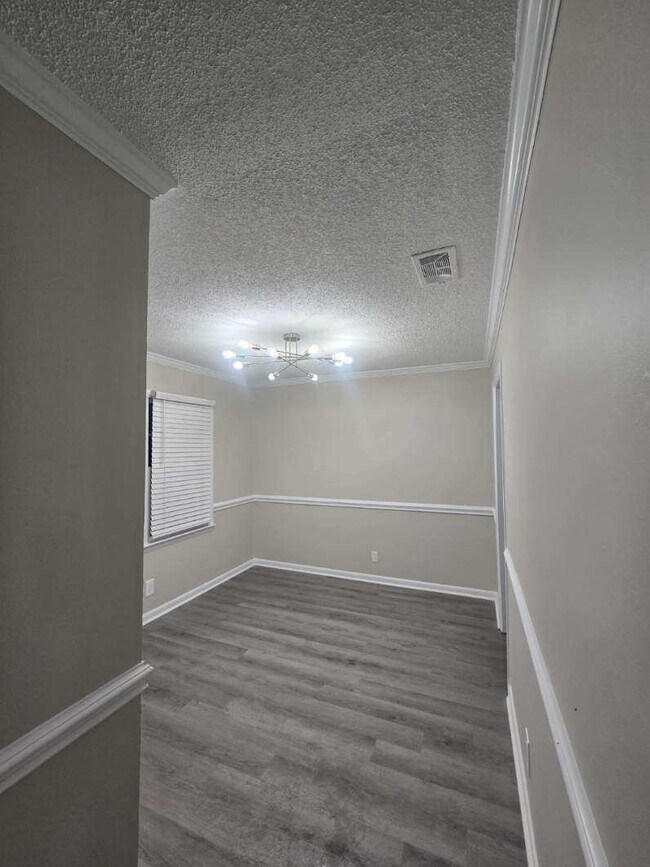 Foto del edificio - 595 Winding Creek Rd