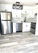 Building Photo - Canterbury Place Apartments