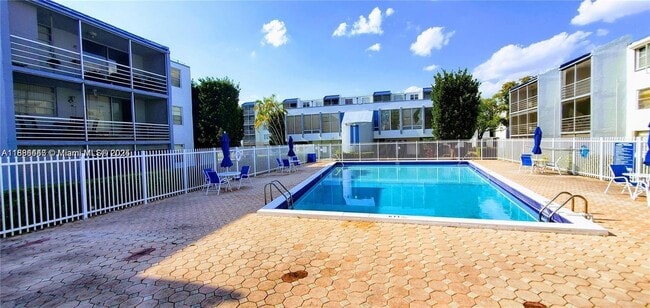 Foto del edificio - 14150 SW 84th St