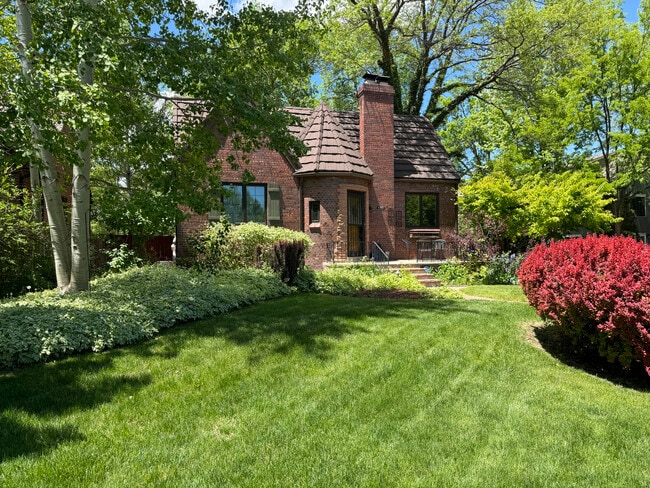 Photo - 695 Ash St. House