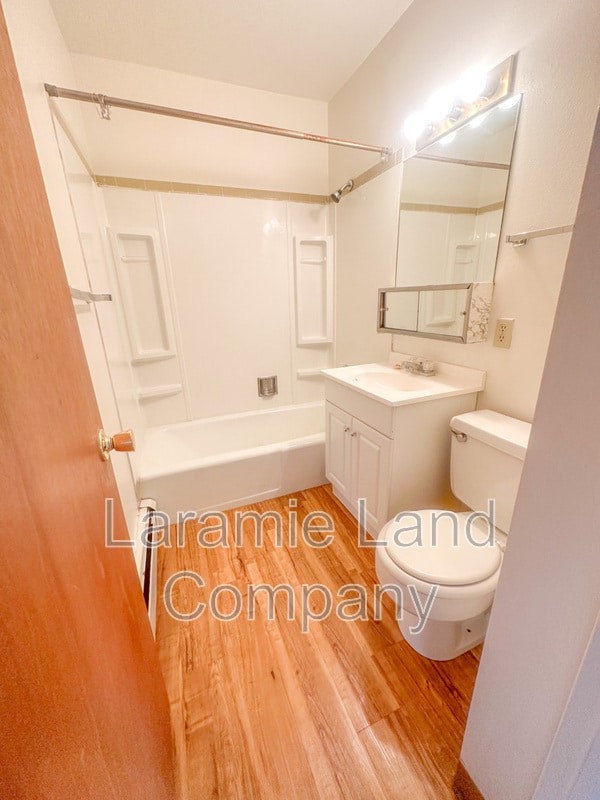 Foto del edificio - 1503 E Baker St