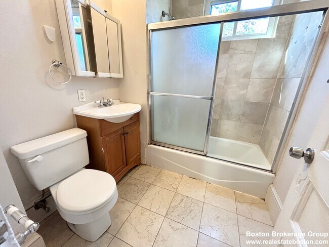 Foto del edificio - 112 Hillside St