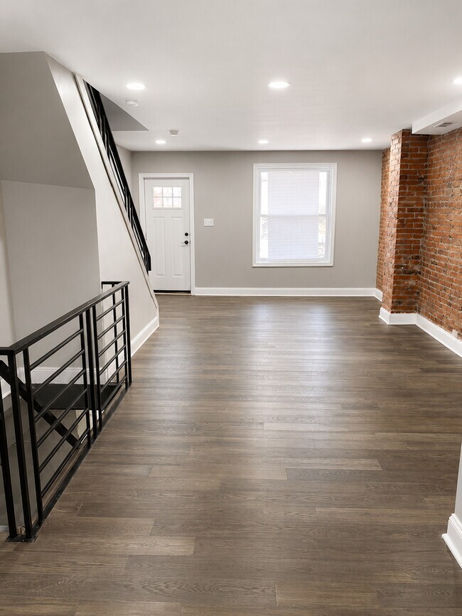 Foto del edificio - 347 N Robinson St