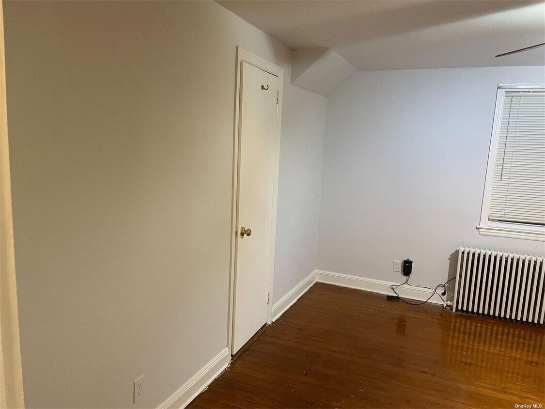 5 Pearl St, Glen Cove, NY 11542 Room for Rent in Glen Cove, NY