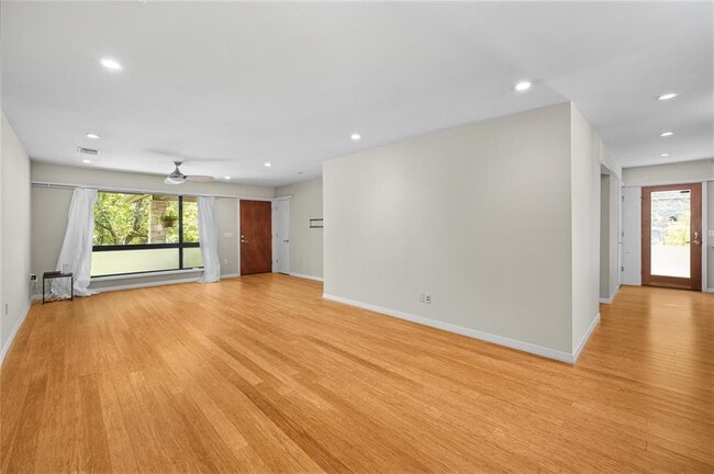 Building Photo - 805 Cumberland Rd