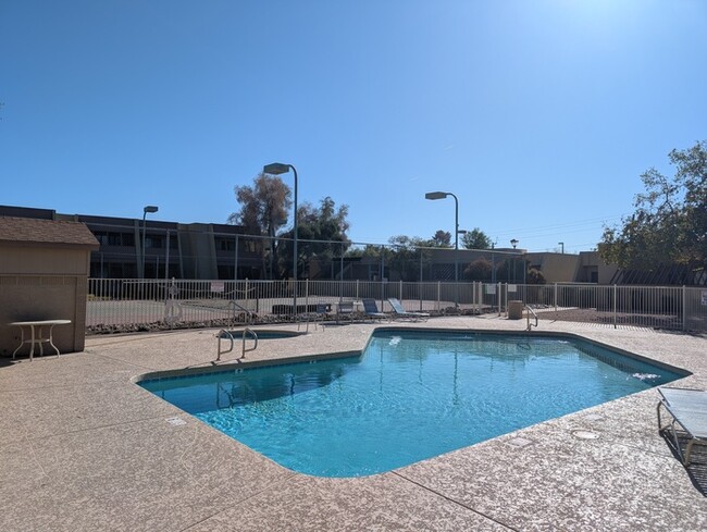 Foto del edificio - Los Prados Townhome with in unit laundry