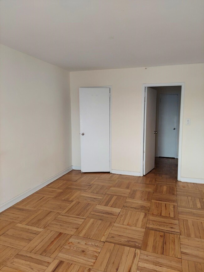 Foto del edificio - 98-05 67th Ave