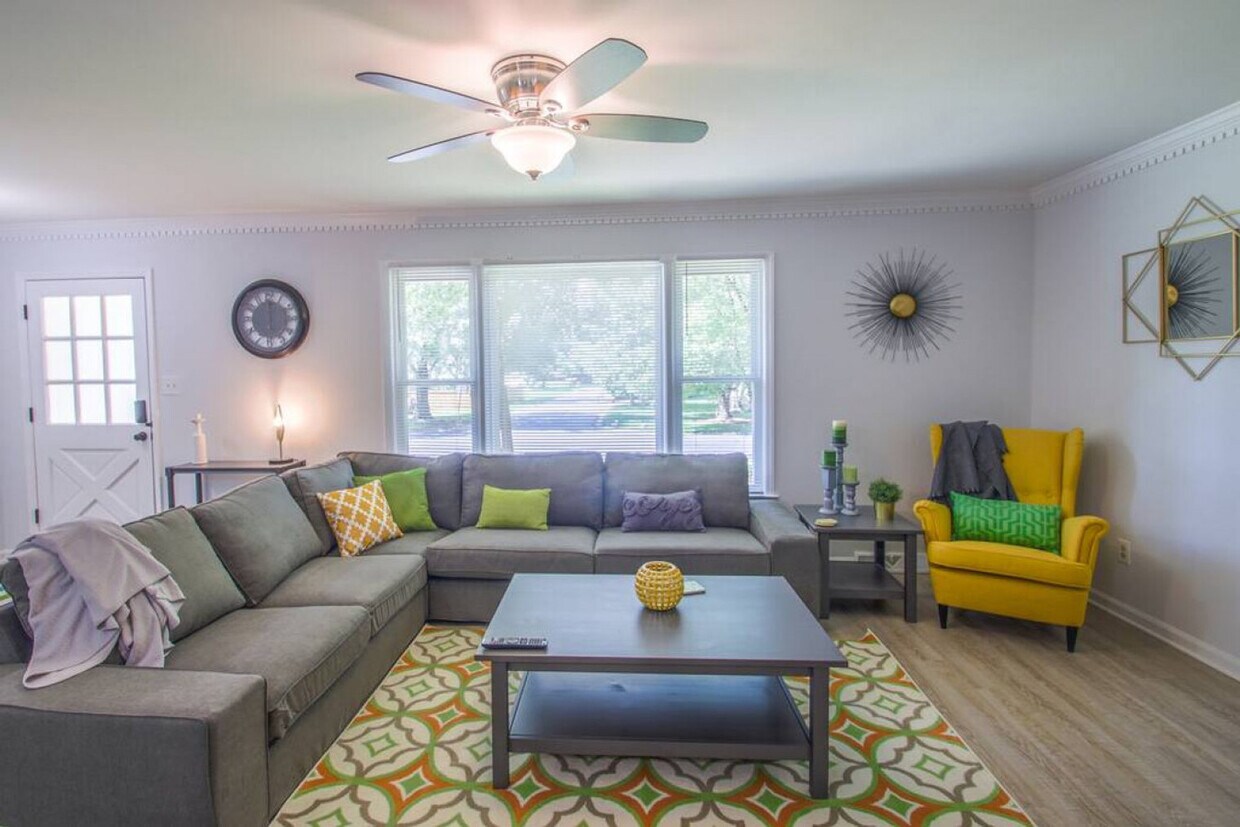Foto principal - 8800 Nightingale Ln