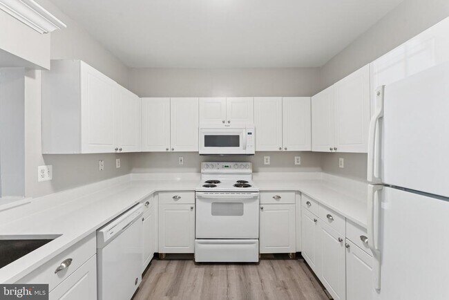 Foto del edificio - 4561 Strutfield Ln