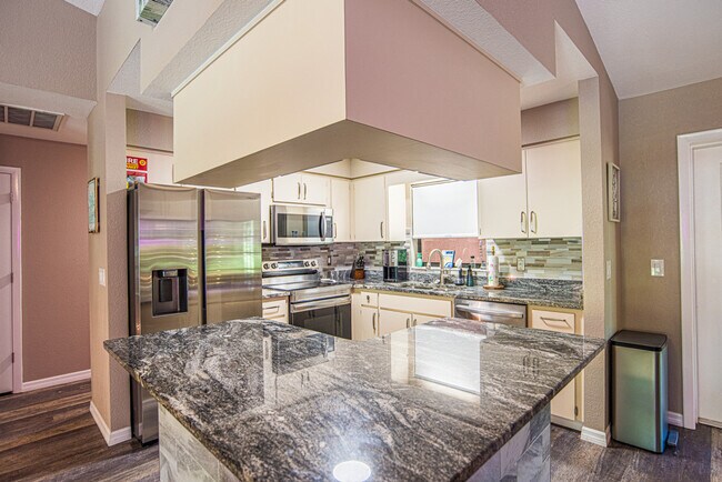Foto del edificio - 5280 S Elm Ave