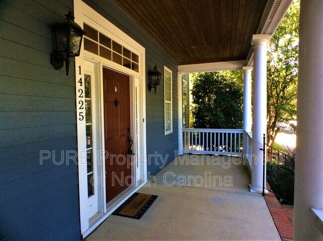 Building Photo - 14225 Bankside Dr