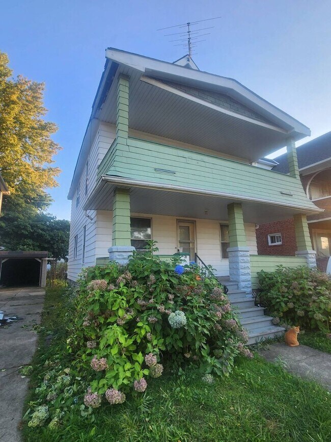 Foto del edificio - 15714 Holmes Ave