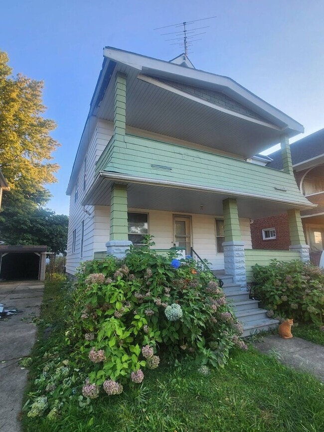 Building Photo - 15714 Holmes Ave