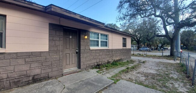 Building Photo - 10401 N 11th St