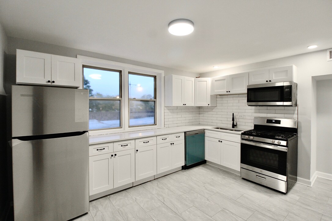 Foto principal - 3338 W Bryn Mawr Ave