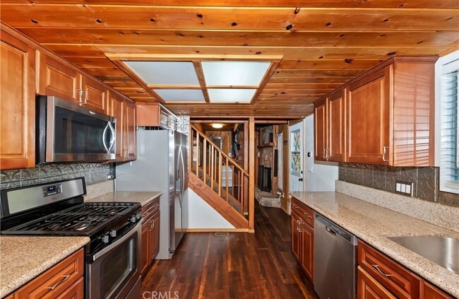 Building Photo - 32970 Lone Pine Dr