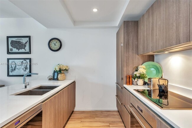 Building Photo - 801 S Miami Ave