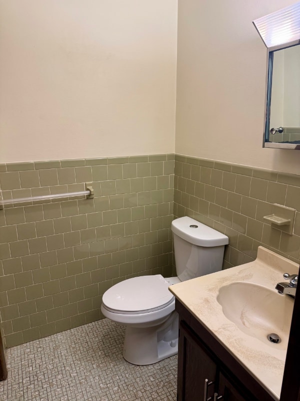 Building Photo - 1616 Spring Valley Dr