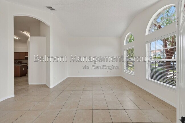 Foto del edificio - 2127 Korat Ln