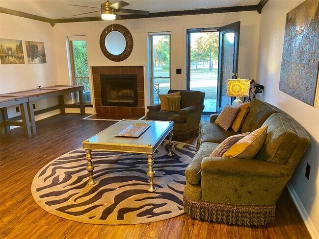 Foto del edificio - 2590 E Sweetbriar Dr