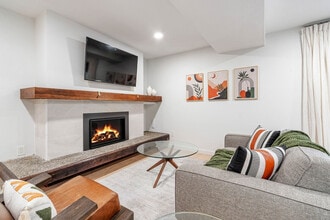 Building Photo - 4375 Fernbrook Dr