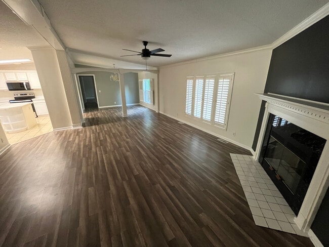 Building Photo - 16 Madison Dr