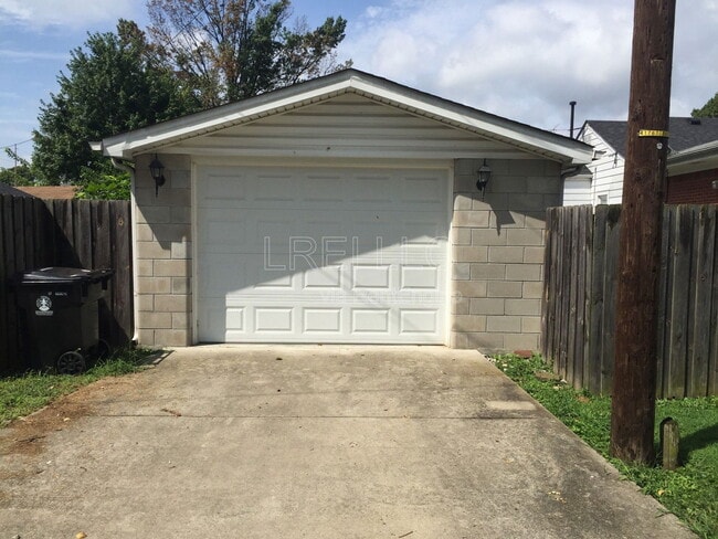 Building Photo - 1400 Sale Ave