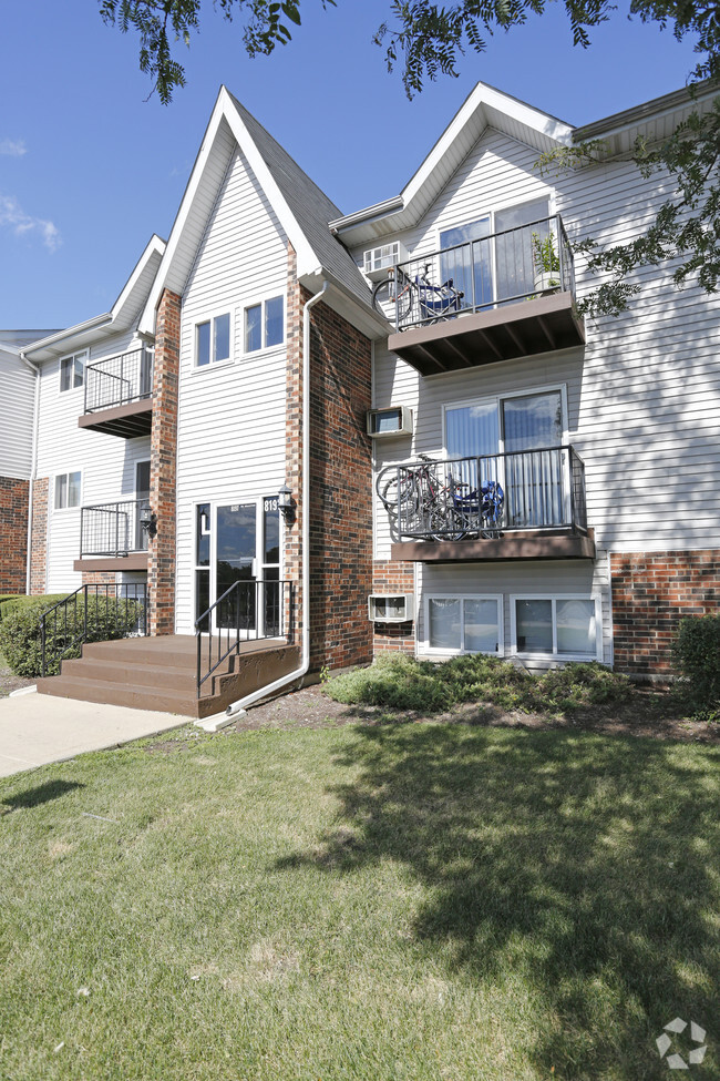 Hidden Creek Apartments - 8118 International Dr Crown Point, IN ...