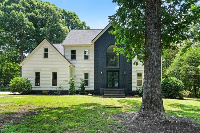 Building Photo - Fully Furnished & Completely Remodeled Luxury Home