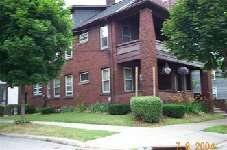 Building Photo - 232 Sassafras St