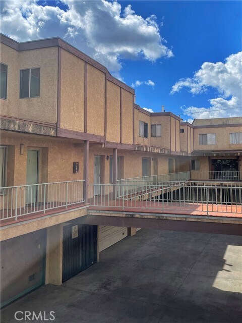 Foto del edificio - 15527 Parthenia St