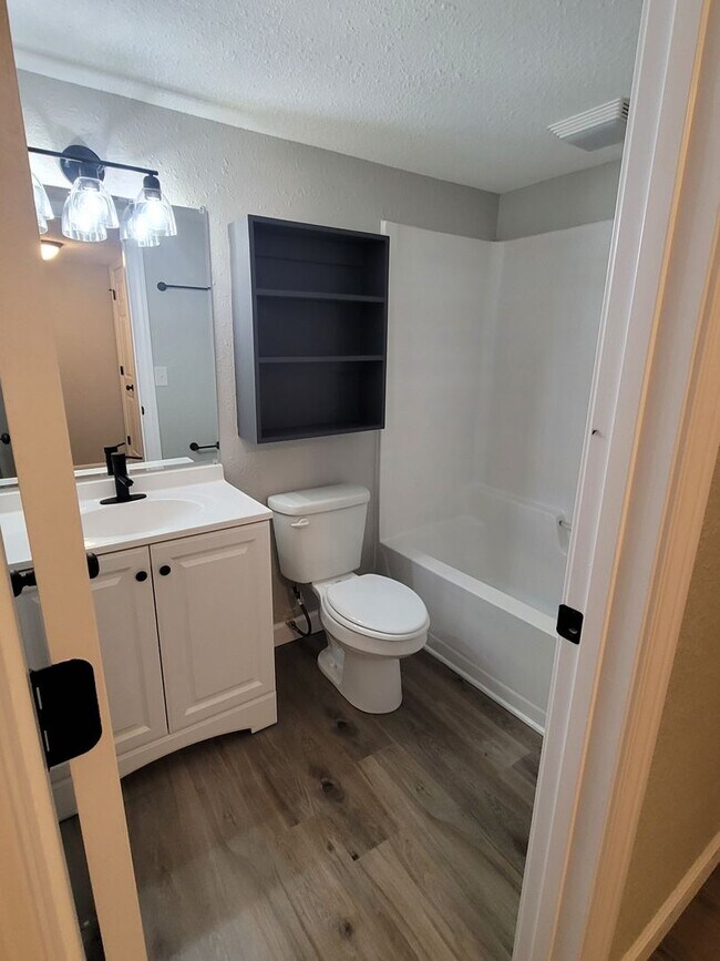 Foto del edificio - Renovated 2 Bedroom Apartment in Lake Ozark