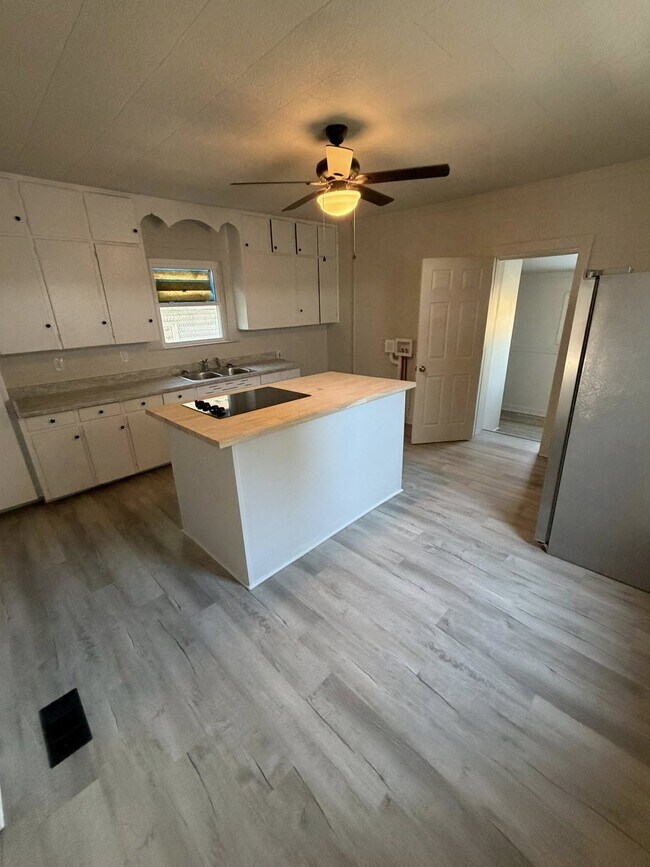 Foto del edificio - 1015 Eastman St