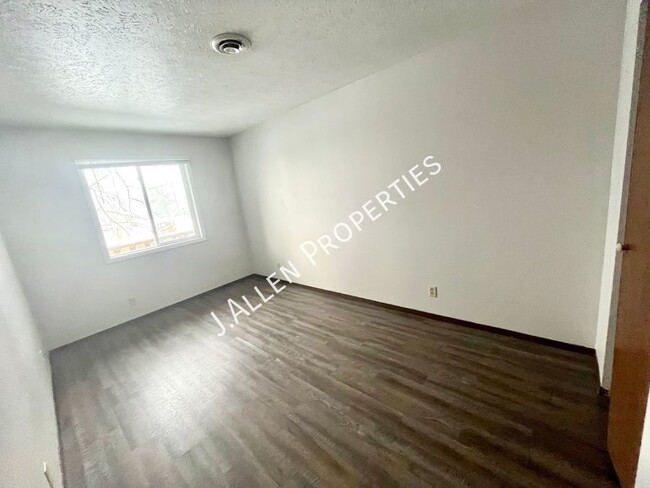 Foto del edificio - Rarely Available 1 bed, 1 bath