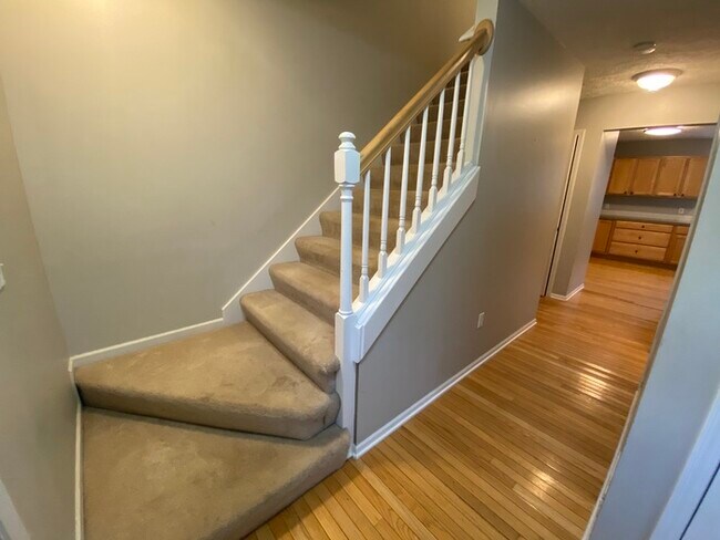 Building Photo - 4414 Knapp St NE