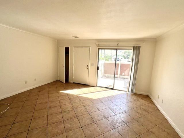 Foto del edificio - 1460 Kendall Dr