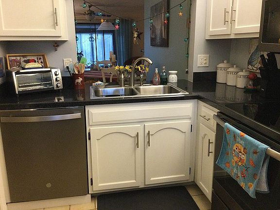 Building Photo - 1210 10th Cir SE