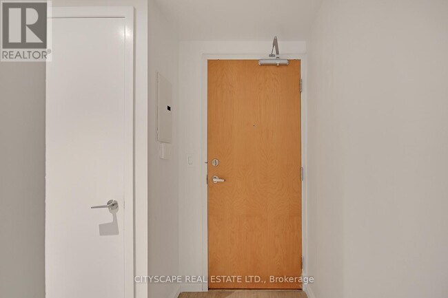 Building Photo - 36 Blue Jays Way