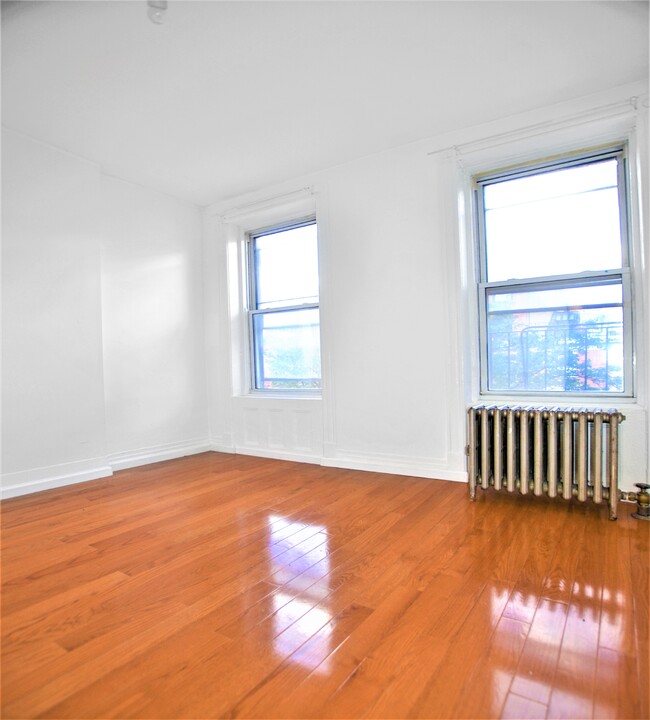 Bedroom 1 Front View - 312 E 9th St