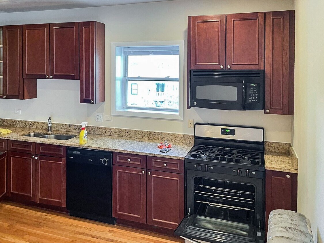 Foto principal - 3921 N Pine Grove Ave