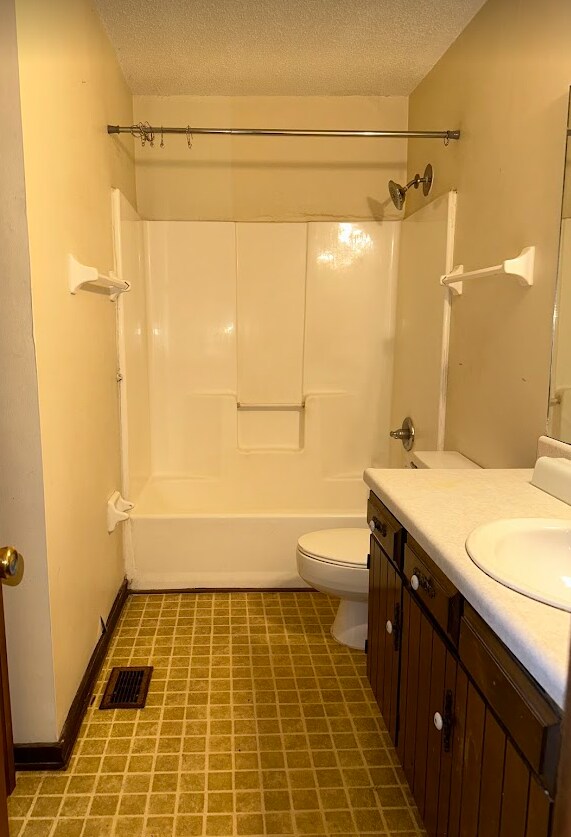 Building Photo - 3132 Tyndall Dr